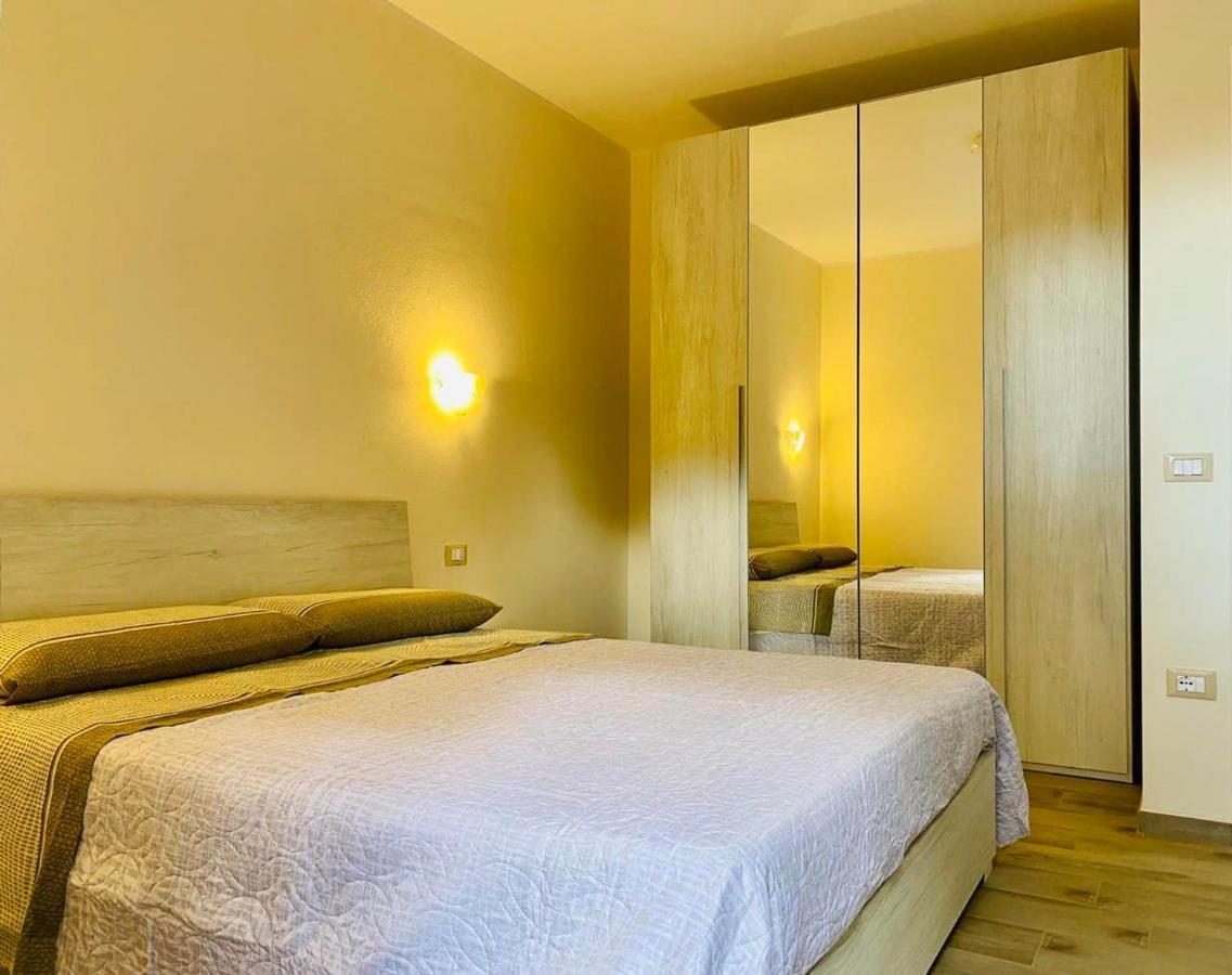 ポルト・ピノNuova Residenza Dei 7 Pini A Pochi Passi Dal Mareアパートメント エクステリア 写真