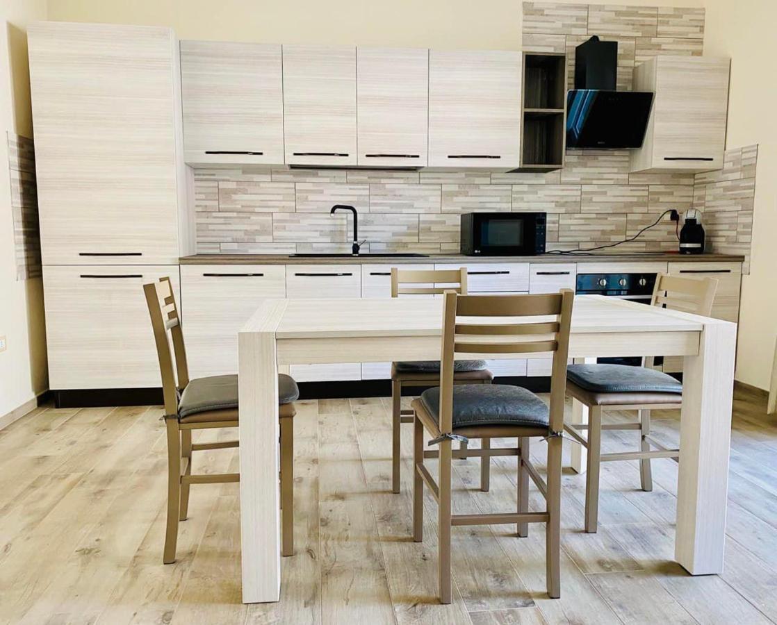 ポルト・ピノNuova Residenza Dei 7 Pini A Pochi Passi Dal Mareアパートメント エクステリア 写真