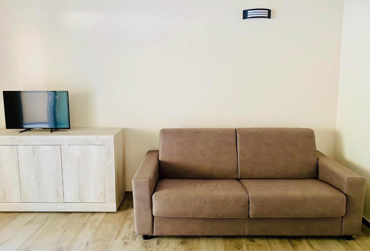 ポルト・ピノNuova Residenza Dei 7 Pini A Pochi Passi Dal Mareアパートメント エクステリア 写真