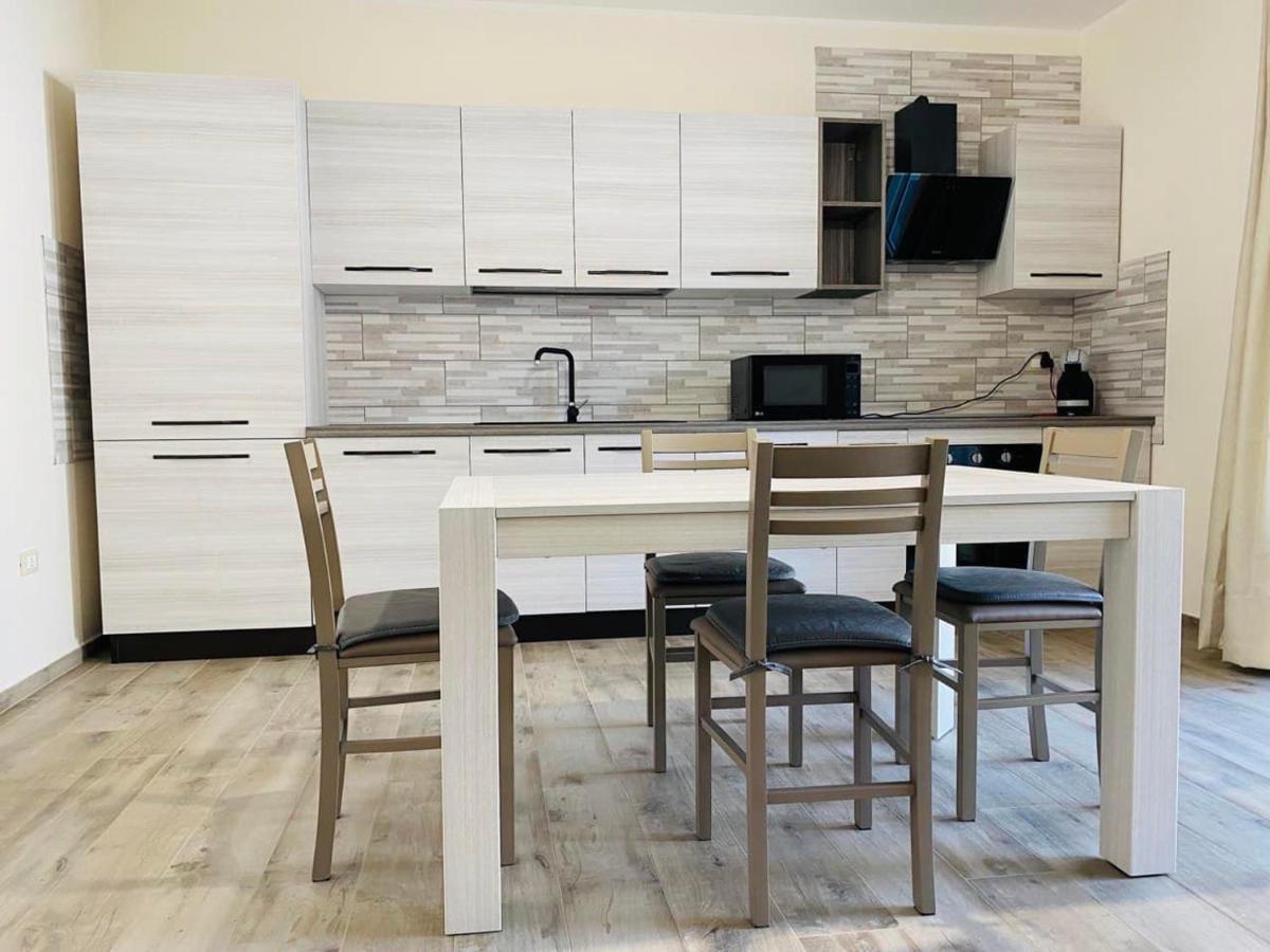 ポルト・ピノNuova Residenza Dei 7 Pini A Pochi Passi Dal Mareアパートメント エクステリア 写真