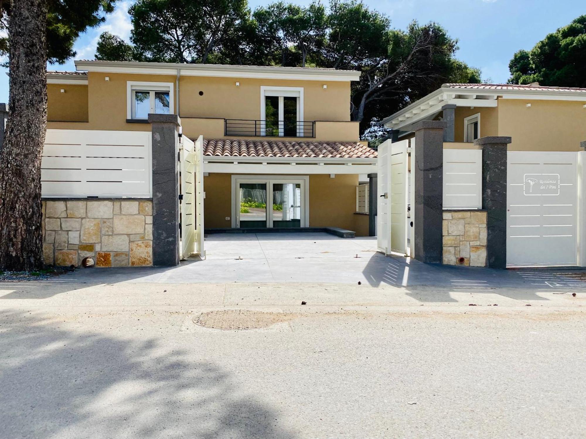 ポルト・ピノNuova Residenza Dei 7 Pini A Pochi Passi Dal Mareアパートメント エクステリア 写真